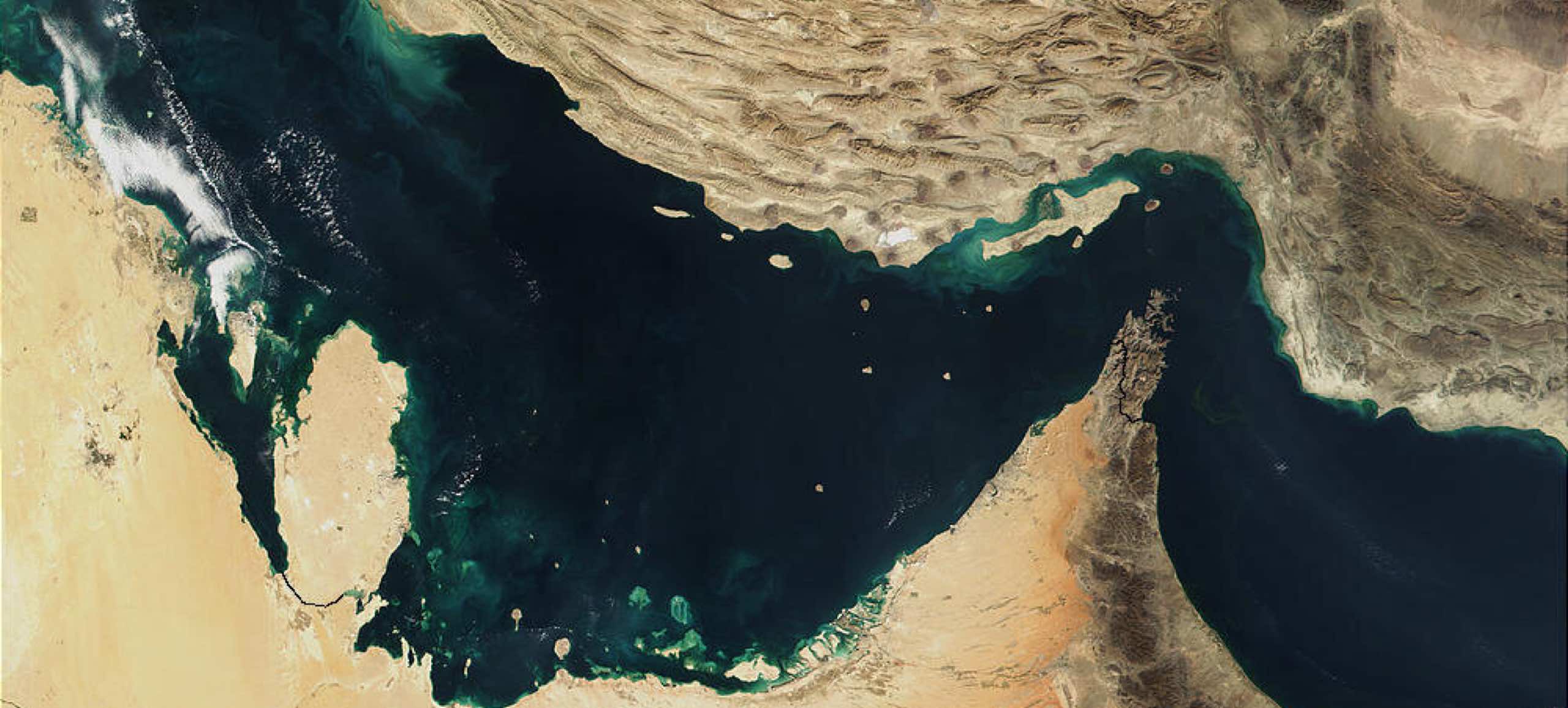 كيف يمكن لدول الخليج الاستفادة من موقعها الاستراتيجي كمركز عالمي للطاقة الخضراء؟